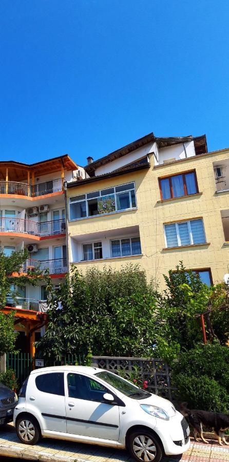 Family Hotel Bohemi II Primorsko Exteriör bild